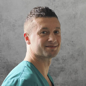 Robert Kopiecki fizjoterapeuta, osteopata, akupunkturzysta w przychodni Biomed